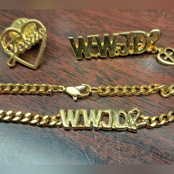 WWJD BRACELET, PIN ALSO A JESUS PIN BEAUTIFUL BRIGHT GOLD TONES - Picture 2 of 6